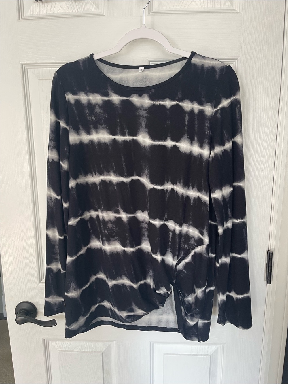 Tie-Dye Long Sleeve Twist Hem Top - Black & White